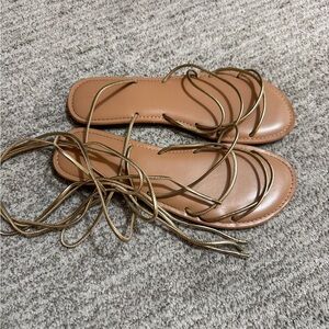 Elegant Tan and Gold Women's Sandals Gap size 8